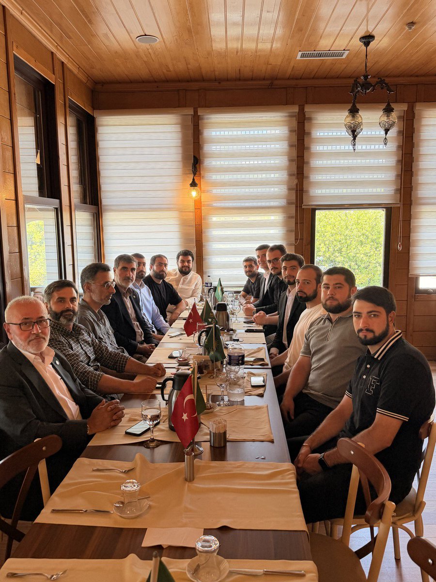 hudaparistanbul's tweet photo. İl Başkanımız Sayın Mehmet Eşin'in başkanlığında, İlçe Gençlik Kolları Başkanlarımızla bir araya geldik.

Gençliğimizin heyecanı ve azmiyle çalışmalarımızı daha güçlü bir şekilde sürdüreceğiz.

Gençlerimiz, geleceğimizin teminatıdır.
#HürGençlik @HurGenclik34 https://t.co/g6aFSmzhc9