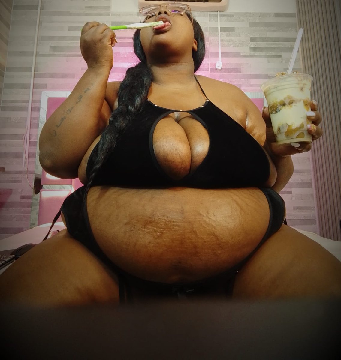 RFoxter6977's tweet photo. I want to do so many delicious things for you🥵😈
#bbw #ebony #bigass #bigboobs #RT #nsfw https://t.co/to5yaEbziL
@Stripchat_Latam
@stripchatgirl https://t.co/Y6ddSri7bm