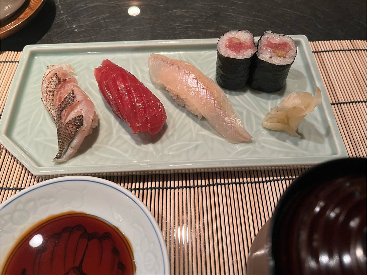 sanpen1912's tweet photo. 夜ちゃんこは親孝行的なアレで椿山荘。

料理もさることながら雲海庭園が素晴らしい。山縣有朋のお家、豪華絢爛すぎてびっくりしちゃったゾ。

ヨロブンも椿山荘行こうね！ https://t.co/4yNqYV52xF