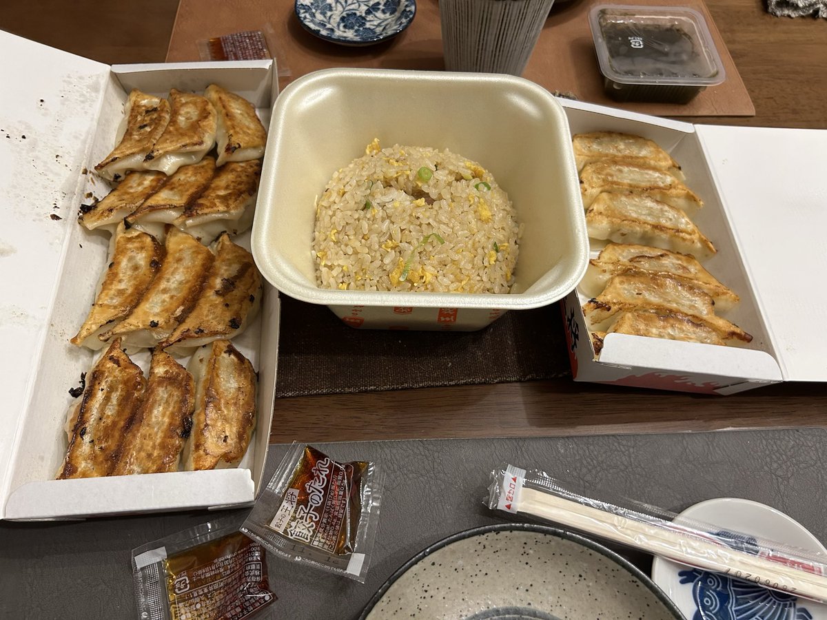 uettirs's tweet photo. 王将テイクアウトでハイボール！
普段車で飲めないから
餃子とハイボールは最高すぎる！！ https://t.co/ab2o3hzqkn