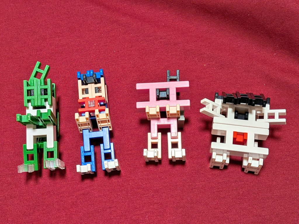 az_deric's tweet photo. うちの子、一生懸命何してんのかなぁ〜おもたらリブロックで作ってた笑
ナンセンスナンセンス歌いながら…

「明日はノキオとメイとつる公つくるねん！」
とのことです

フレデリックからすっかり男性ブランコと名作くんファンでまんねん♡

@aware_meisaku 🍙 https://t.co/wAzQbVVD5n