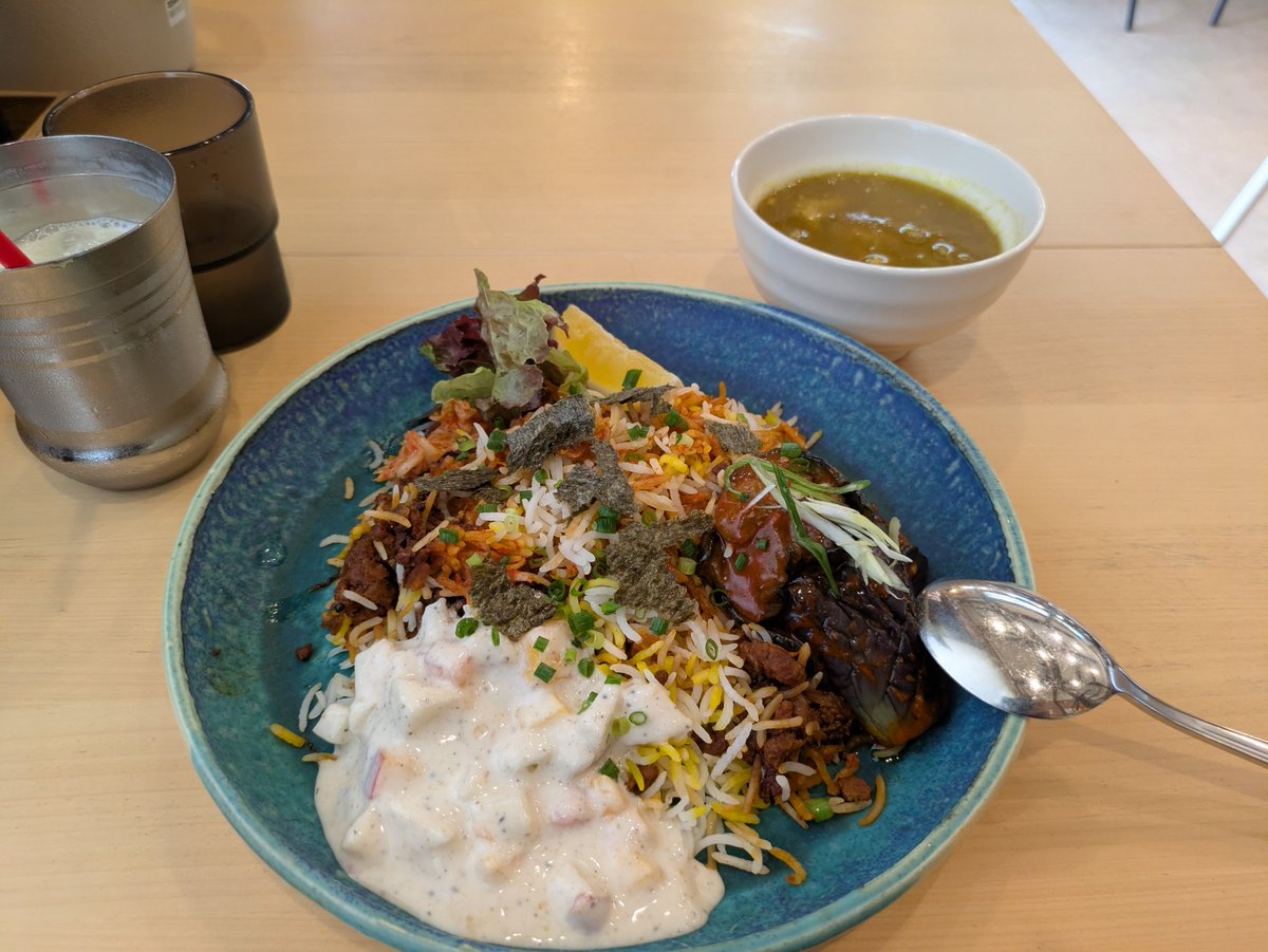 georgeeeen's tweet photo. 週末はカレーなのじゃった
地元の激旨キムチを使ったキムチビリヤニと出汁カレー https://t.co/c4NPNcl6MS
