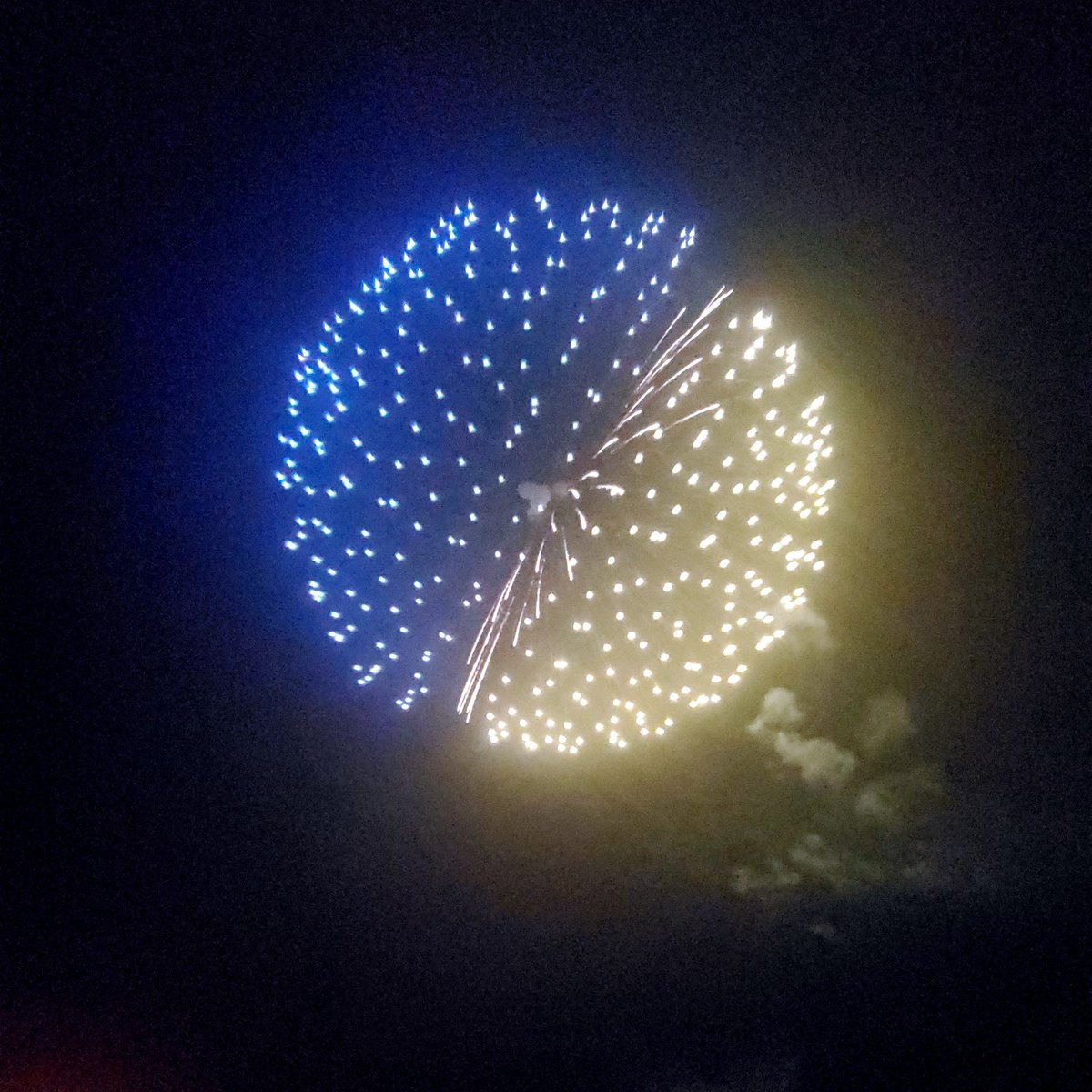 miichi_games's tweet photo. 地元の花火大会🎆🎇🎆 https://t.co/ktuNkb86rl