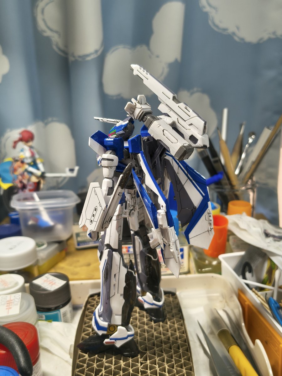 kotatuneko_rx78's tweet photo. HG VF-31J ジークフリード製作中
翼と武器類付けました
翼が付くと一気にバルキリーらしさが出ますね♪
後は差し替え用機首とパイロットとフレイア⋯小さいけど大物です💦
昨日スマホを落として画面の下半分割れちゃいました😞長くスマホ使ってますが割れたのは初めてで使いづらい
#マクロスモデラーズ https://t.co/SL0TQmHhWC