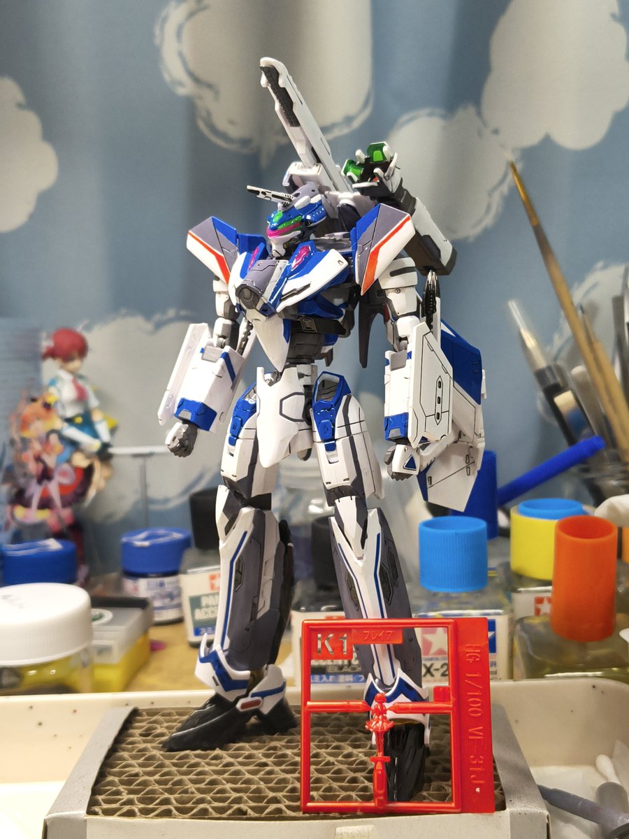 kotatuneko_rx78's tweet photo. HG VF-31J ジークフリード製作中
翼と武器類付けました
翼が付くと一気にバルキリーらしさが出ますね♪
後は差し替え用機首とパイロットとフレイア⋯小さいけど大物です💦
昨日スマホを落として画面の下半分割れちゃいました😞長くスマホ使ってますが割れたのは初めてで使いづらい
#マクロスモデラーズ https://t.co/SL0TQmHhWC