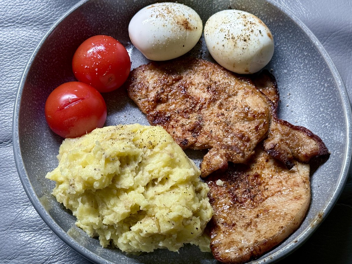 HeatonMoorChris's tweet photo. BBQ pork steaks
Boiled eggs
Vine tomatoes
Baby new potato mash https://t.co/2qYFrDEGEI