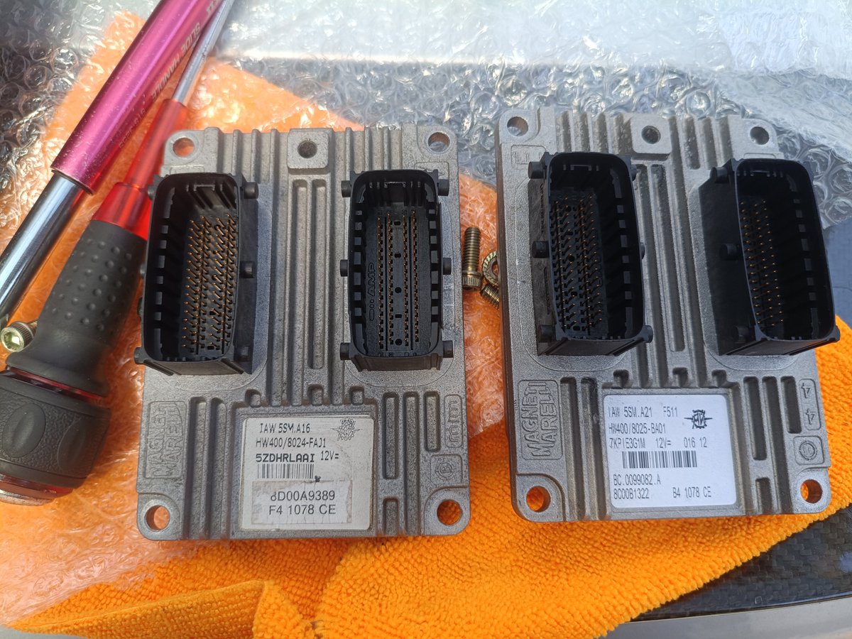 db2_grom's tweet photo. ここ最近ツーリングに行くと低速走行にハマるので、B4のECUをF４からB４に交換
低速走行は安定するけど、正直余り面白く無いのよね…。
やはりF４の尖った乗り味の方が好きだな〜。 https://t.co/YUE9MJTTct