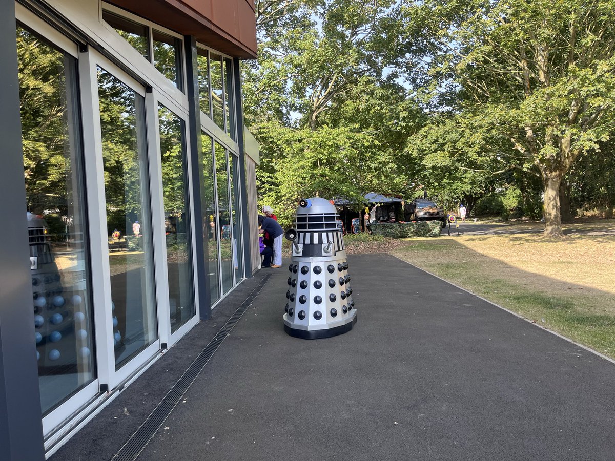 DalekMorkDrax's tweet photo. Here at Lytham Community Centre and the sun is shining, there’s a lovely chilled out vibe and Davros and his Daleks are roaming…
#comicon
#projectdalek https://t.co/vvH4qTKtrc