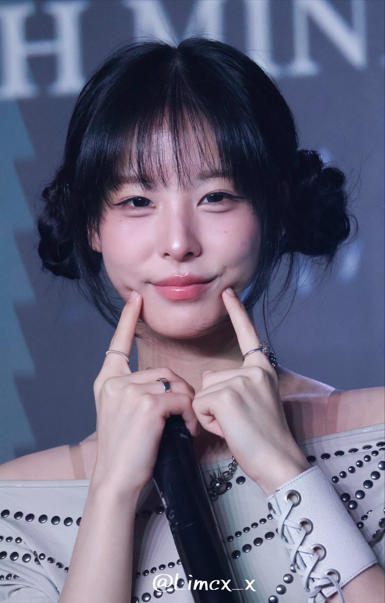Limcx_x's tweet photo. 260802 2부 미니 라이브

#KIMSEONYOU #김선유 
#CLASSy #클라씨 https://t.co/ngBL8AxJyp