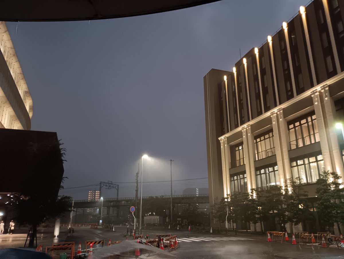 kariyann's tweet photo. 名古屋駅周辺、今スゴい雨☔ https://t.co/bag6FB308n