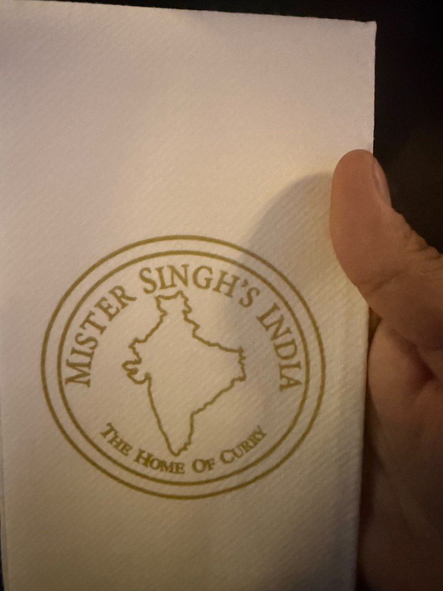 Chanakya_View's tweet photo. INDIA FIRST ALWAYS 🇮🇳 

While celebrating India's Commonwealth Games success at a restaurant, Indian athletes noticed an INCOMPLETE map of India on the napkins.

Olympic medallist and CWG silver medallist Lovlina Borgohain politely OBJECTED, pointing out that the NORTHEAST was MISSING, and requested the restaurant to CORRECT it. 🫡।।।