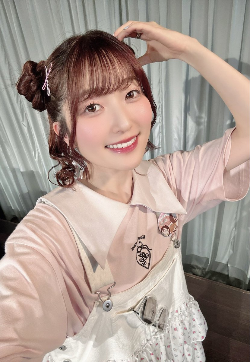 yuri_usui0515's tweet photo. 第1部では三つ編みツインテール🎀
第2部ではクラゲヘアでした🪼
#百合咲リヲ https://t.co/Y0JjCLCkwS