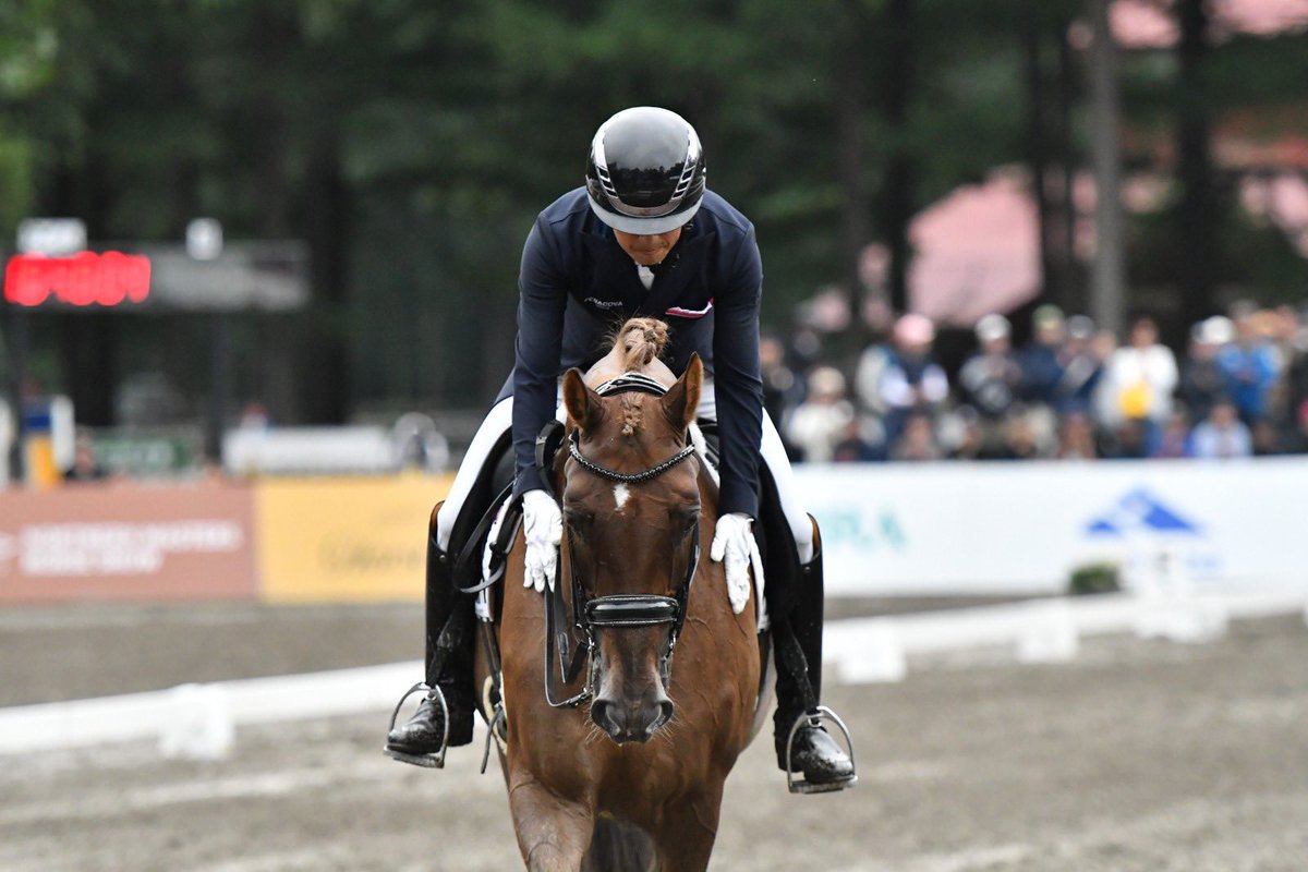 hayashingo0125's tweet photo. ノーザンマスターズホースショー
馬場馬術のメイン競技
Northern Horse Park Grand Prix
クレヴィスラヴェッロと記念すべき１回目のチャンピオンになることができました🥇
長距離輸送後にも関わらずいつも通りのパフォーマンスをしてくれたらラヴェッロと オーナーに感謝いたします🙏 https://t.co/4Hh5casXXg