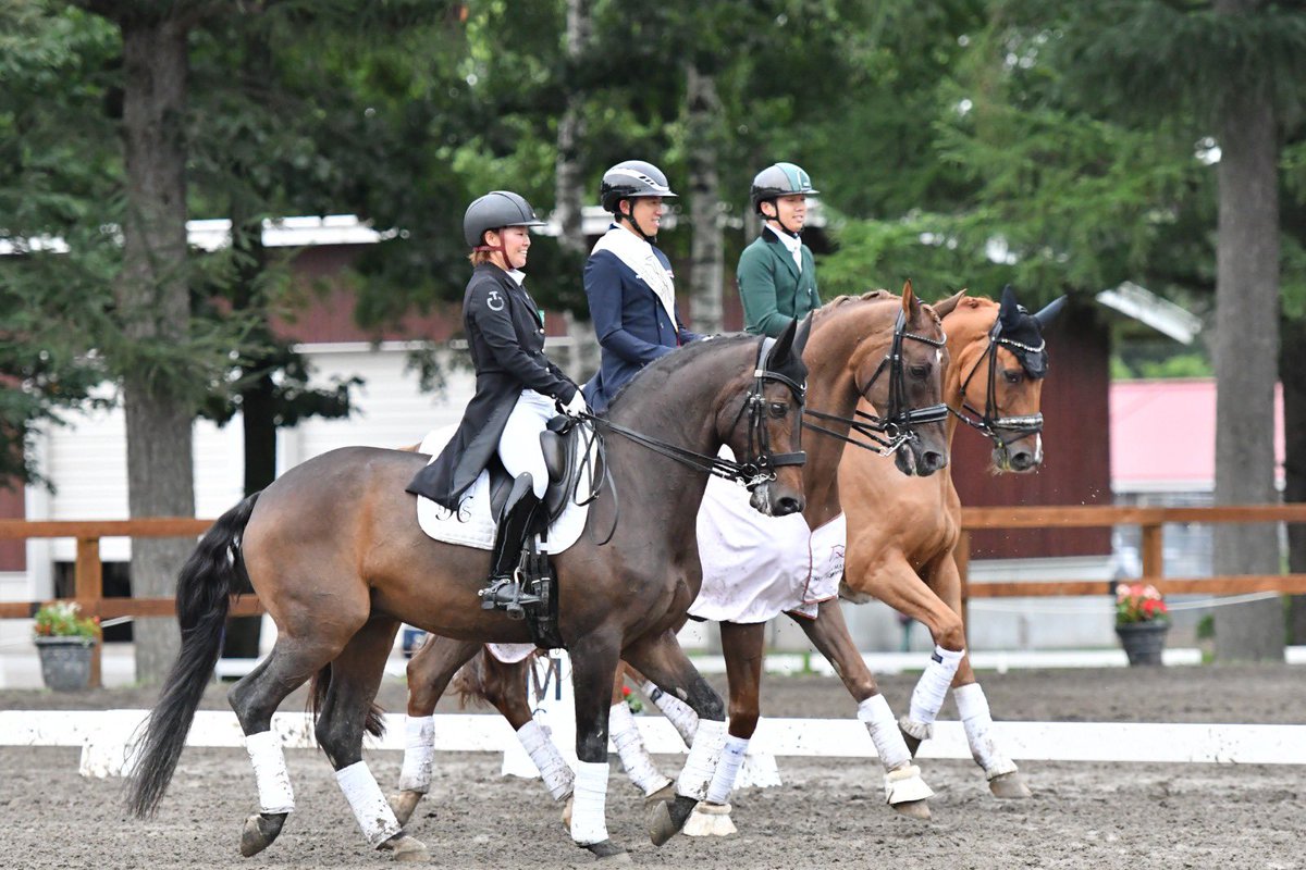 hayashingo0125's tweet photo. ノーザンマスターズホースショー
馬場馬術のメイン競技
Northern Horse Park Grand Prix
クレヴィスラヴェッロと記念すべき１回目のチャンピオンになることができました🥇
長距離輸送後にも関わらずいつも通りのパフォーマンスをしてくれたらラヴェッロと オーナーに感謝いたします🙏 https://t.co/4Hh5casXXg