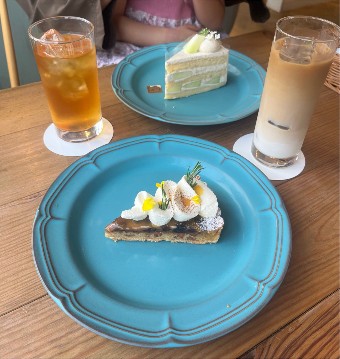 rie_rosene's tweet photo. 昨日は安定のららぽーとでお買い物🛍️
今日はそうめんパーティーからの
娘がケーキ食べたいと言ったので
私がお気に入りの #biquette へ🍈🍰
今週旦那さんが仕事中に熱中症になって
点滴打ったのでみなさま気をつけてください🫠
※バンってしたら倒れる娘ちゃんが動画が
ママパパはとてもお気に入りです🎥