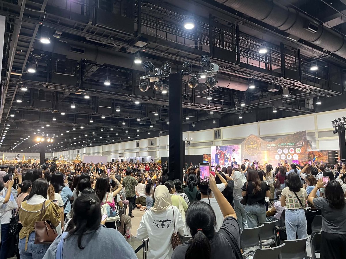 Bubuu_wp2139's tweet photo. คนมาหาหยิ่นวอร์เยอะมากเลยเน้อออ

#VIFxYWZSPetexpo 
꒰ #yinyin_anw #หยิ่นวอร์ #warwanarat ꒱ https://t.co/SFiRRUiNK8