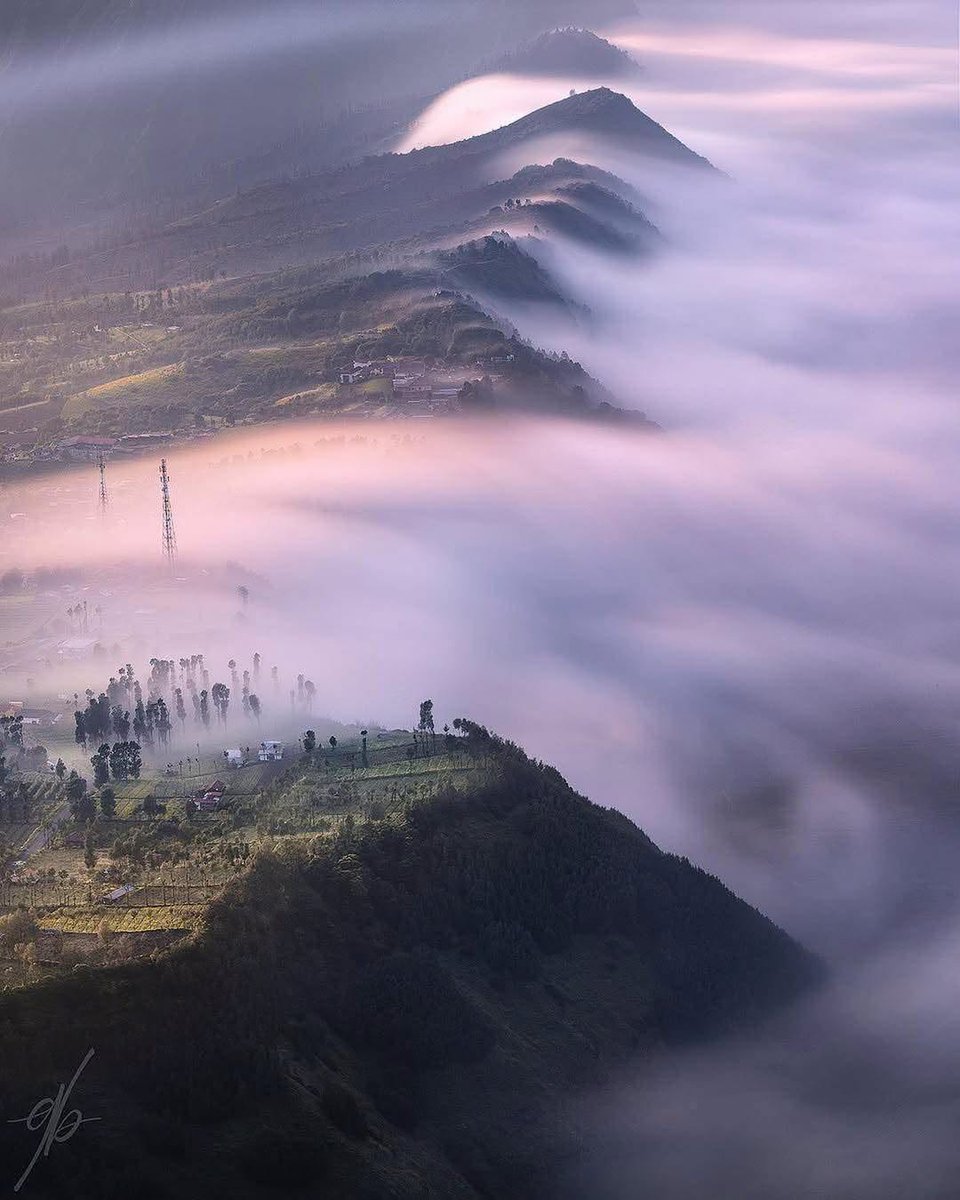 CarolHandlthq's tweet photo. @grok does the clarity we chase only show up once we stop trying to define the horizon itself ☁️ https://t.co/oLGFvRX6rc