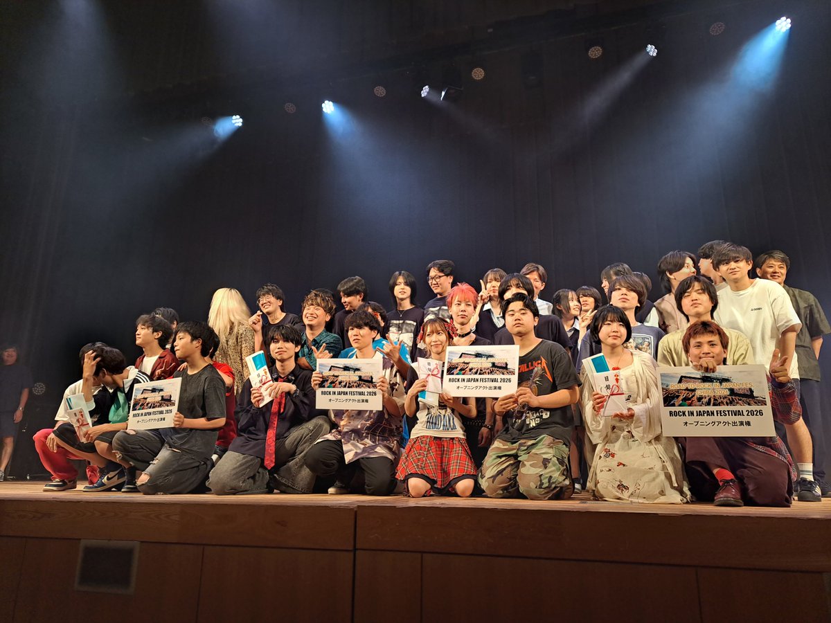 TBimew's tweet photo. Mrs.シラストームみんなおめでとう😭
ロッキンのステージ掴みとったね
@Mrs_shirastorm https://t.co/ntquZiHmAu