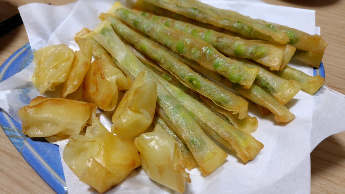 umachi38's tweet photo. 久しぶりの投稿〜♪春雨の皮を使って枝豆スティック作りました♪
#枝豆 #料理 #おつまみ https://t.co/4YzB4fGFND