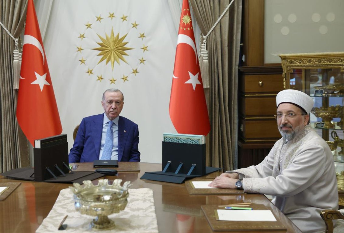 solcugazete60's tweet photo. Diyanet, 2026'nın ilk 6 ayında toplam 88.900.000.000 TL harcadı:

— 76.700.000.000 TL personel giderlerine ayrıldı.
— 1.500.000.000 TL mal ve hizmet alımına harcandı.
— İsmi açıklanmayan vakıflara 608.200.000 TL aktarıldı.

(Mustafa Bildircin) https://t.co/Pnk6Hx526C