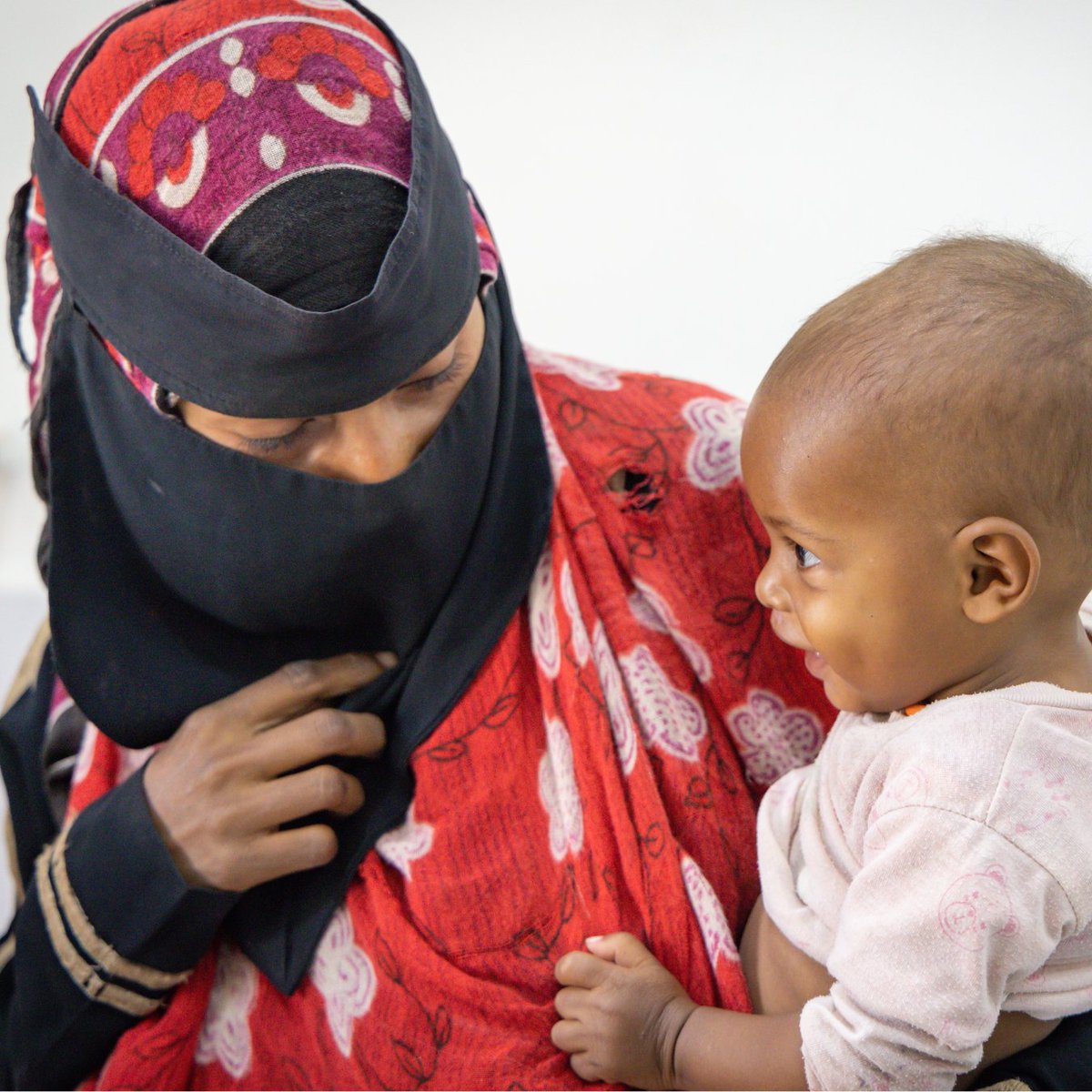 WFP_Arabic's tweet photo. يمكن أن تكون الرضاعة الطبيعية لقاحًا للأطفال، خاصة في حالات الطوارئ.

ومع ذلك، تواجه الأمهات في خط المواجهة للطوارئ صعوبة في إطعام أطفالهن.

إن الحصول على تغذية كافية للأمهات الحوامل والمرضعات أمر ضروري لمنع تأخر النمو وضعف المناعة.

#أسبوع_الرضاعة_الطبيعية_العالمي https://t.co/YM9CFa6uMC