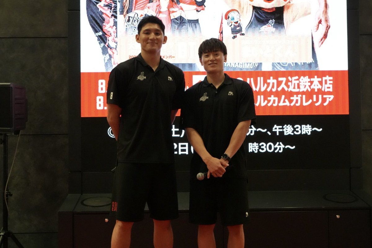 osakaevessa's tweet photo. 「#あべのこども博覧会」2日目📷✨

#植松義也 選手＆ #高橋快成 選手が登場🤝

トークショーでは、2人の仲の良さ生み出す朗らかな空気が会場全体を包んでいました👬
昨日誕生日を迎えた高橋選手からは、植松選手からなかなか当日のお誘いが来ないので「誕生日おれ1人なんだけど💦」と自ら嘆いたエピソードも🤣

最後はフリースロー体験で交流を楽しみました🏀足を運んでくださった皆さん、ありがとうございました✨

#大阪エヴェッサ