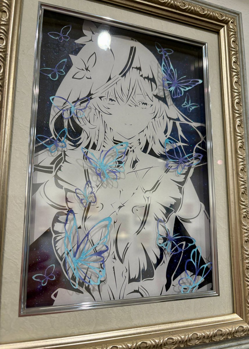 komugi_2299's tweet photo. 休職7日目

今日は切り絵アートの個展へ参加するために表参道へ。
作品も素晴らしかったし、ご挨拶もできてよかった。

ひとまず寝たきりから若干改善しつつあるかな。
朝起きて外出しようと思えたのは大きな進歩。

一方で5kmしか歩いてないのに脚が痛いという課題も出てきたので次は運動不足改善かな https://t.co/so8hLWEeV8