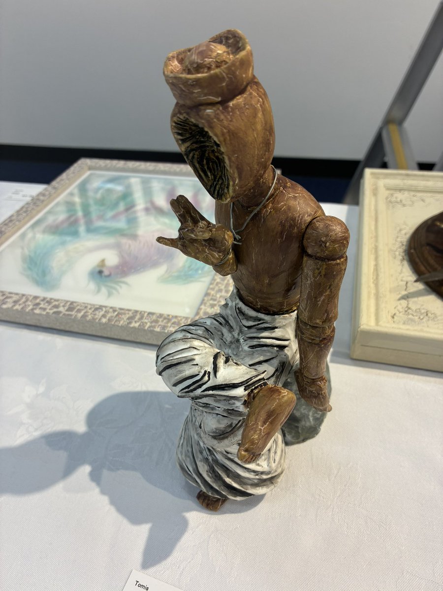 tomis_sousaku's tweet photo. 新作・未到思惟-さとりしらず-です。菩薩を作れるような精神性ではないので、菩薩"になりたい"、菩薩"であろう"とする思いの側からそういったものを作ってみました。細かい部分に作った時のメンタルが反映されており、是非はともかく自分にはぶちまけるしかなかったという作品です。
#Labyrinth展 https://t.co/Jm2uPKAKaX
