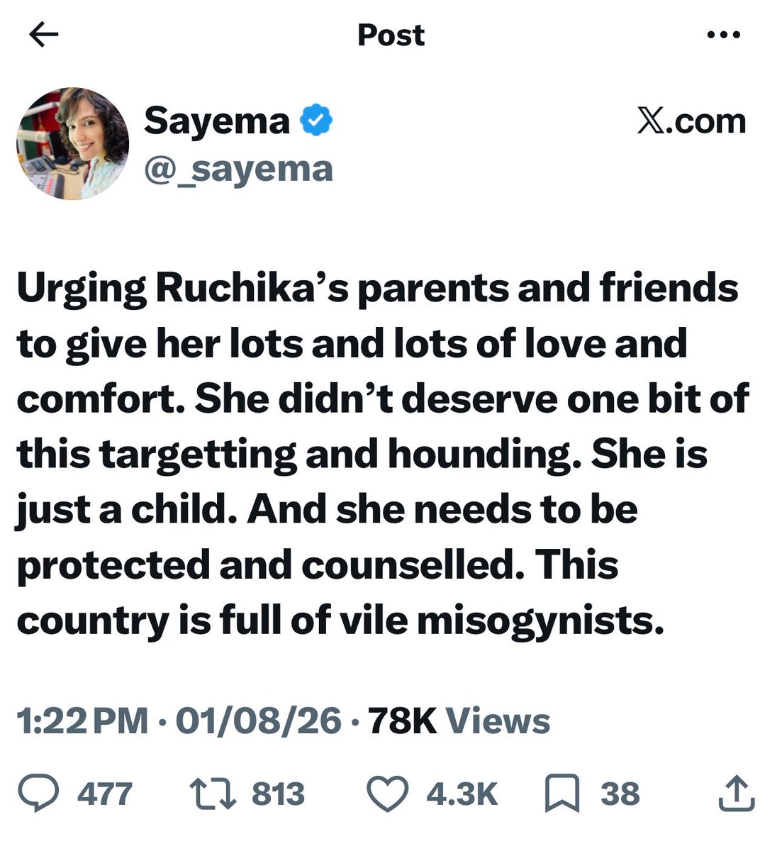FabulasGuy's tweet photo. Hypocrisy ki bhi Sayema hoti hai.

Girl stuck in traffic just shown finger still she was mentally affected 

But supporting a girl who abused PM of India in worst manner which even men never do. https://t.co/3cJA1KVM3d