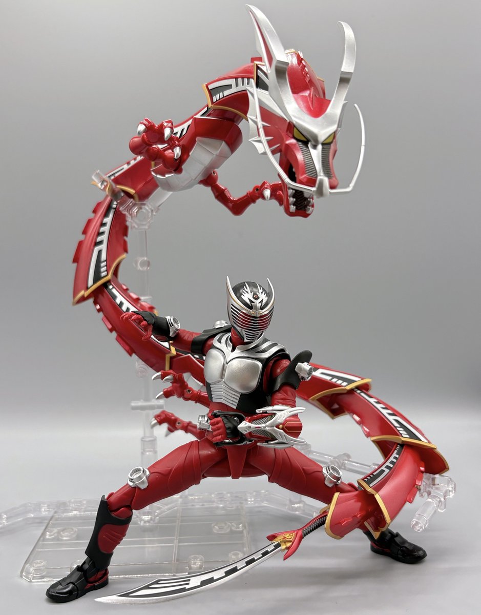in_LEMONed1996's tweet photo. フィギュアーツのドラグレッダーが届いて何枚か撮ってみたんだけど、なかなかに難しいフィギュアだね 躍動感が出ない

#t_shf #オモ写
#夜のフィギュア撮影会
#仮面ライダー龍騎 https://t.co/kmBcjbbiLR