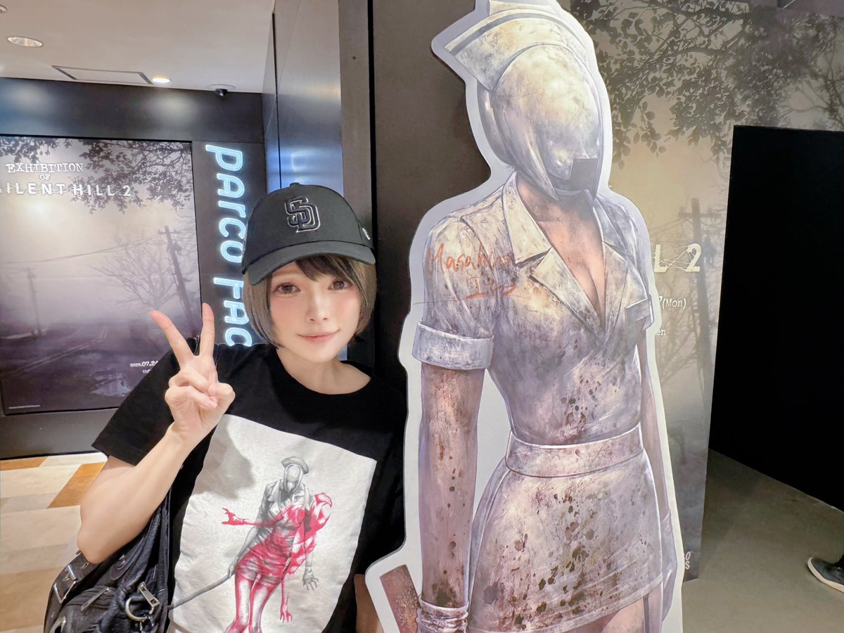 fabiodayo's tweet photo. 池袋のSILENTHILLの展示会行ってきた✨
懐中電灯(ちゃんとジェイムスが使ってたのと同じやつ)で照らしながら進むんだけど、ゲームの世界体感できて楽しすぎた🖤謎解き要素もあったよ🐕 https://t.co/9Px3kajHaz