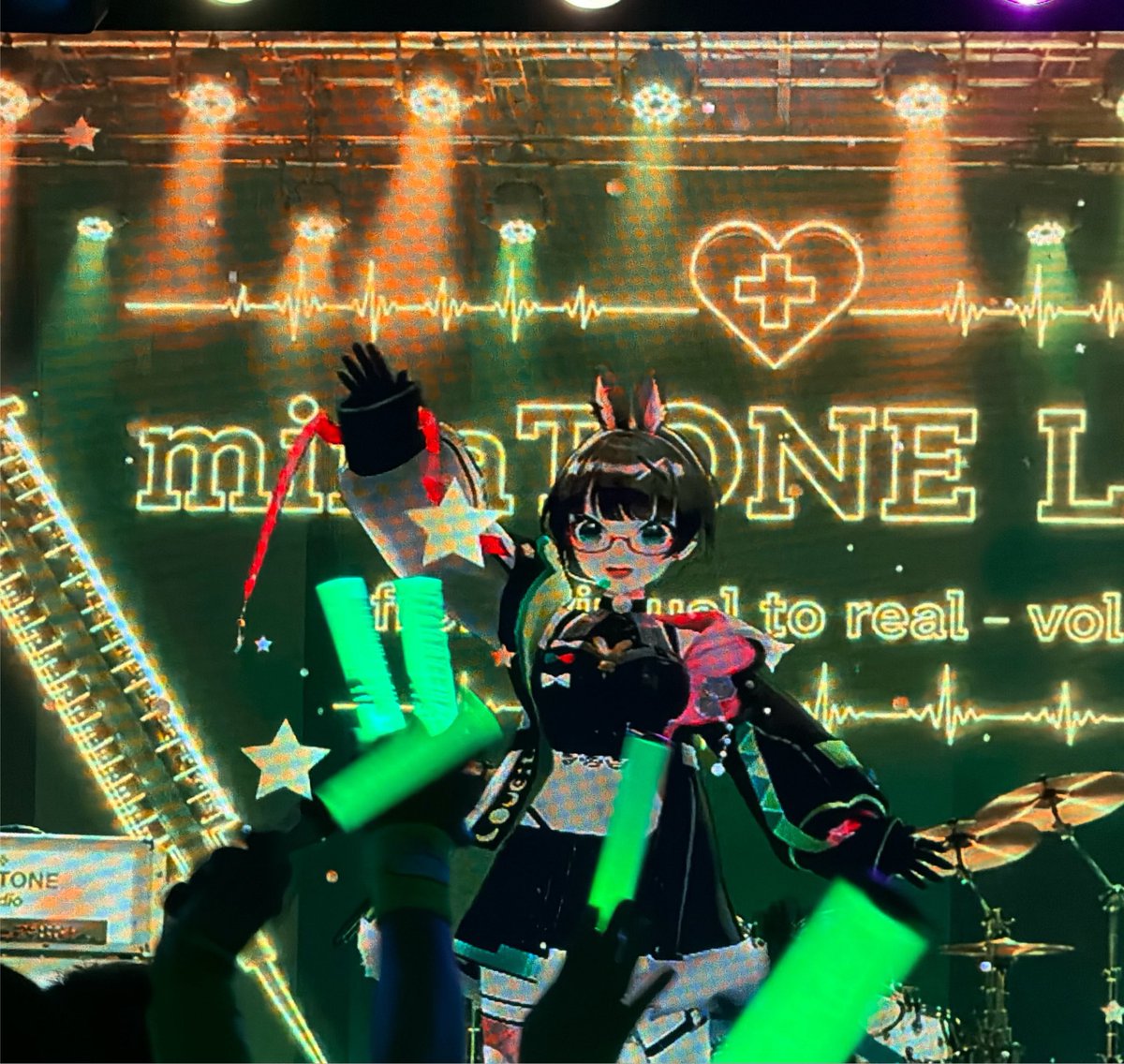 tammy_now's tweet photo. ありがとうございましたー！！！！
もうノンストップ5曲駆け抜けました！
なんなら20分超えそうだったから曲の途中で次の曲いったもんなwww

めっちゃ楽しかった…
ありがとう!最後まで出し切ろうぜ！　#minaTONELIVE https://t.co/CPgZxplQy8