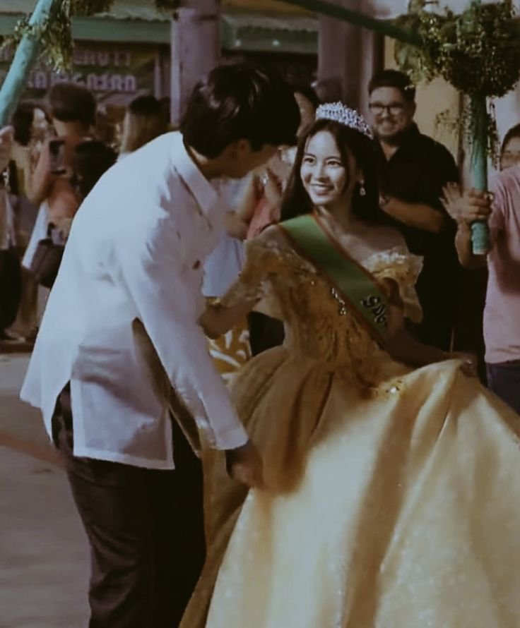 yoreumie__'s tweet photo. sangdres with the supportive dad at the back :) 

#ashdres | #ashtineolviga | #andresmuhlach https://t.co/ZFz8HB2cAj