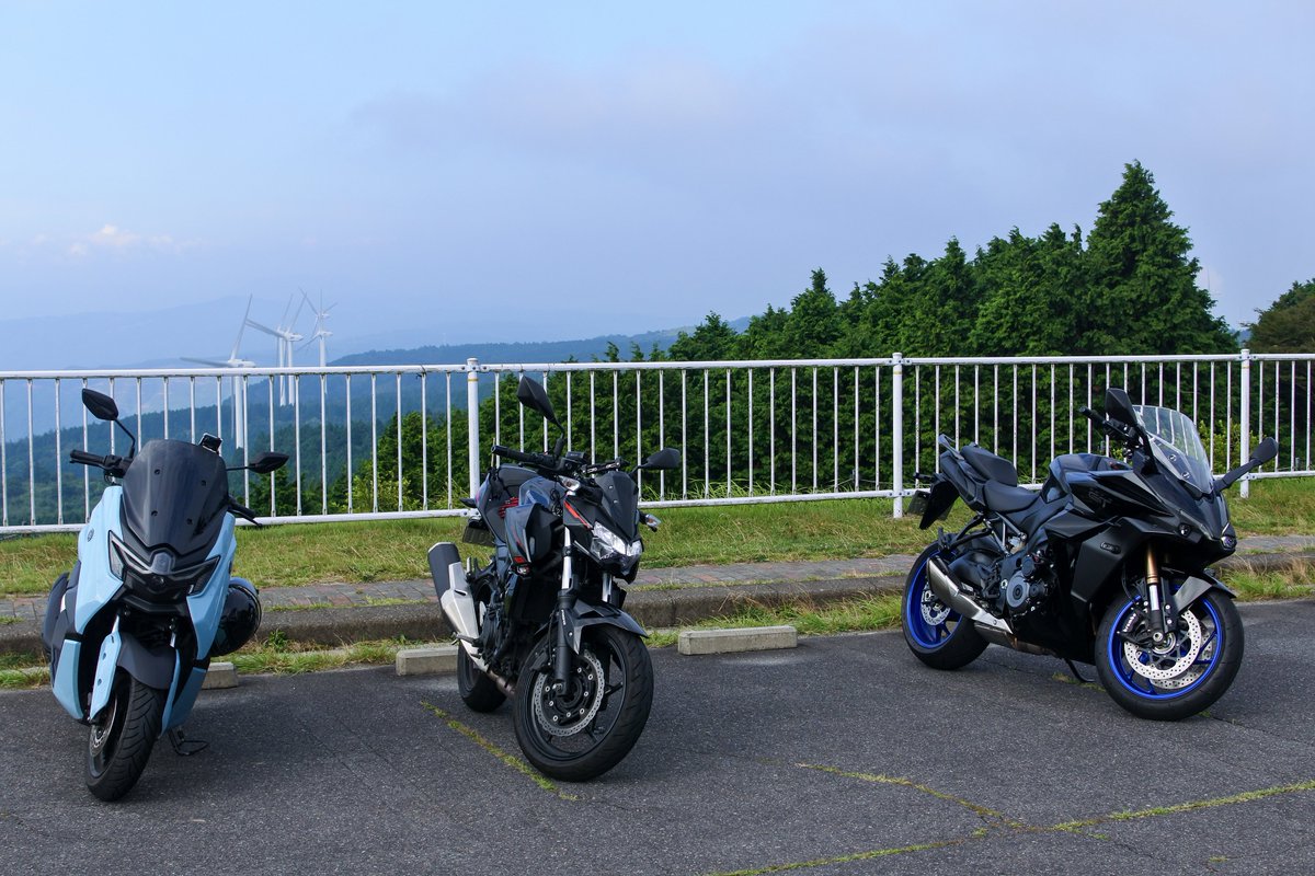 Showya_GSXR's tweet photo. 2026/08/02
朝活ライダーさんと朝活ライダー被害者の会(2名)で青山高原へツーリング
朝5時集合で8時半頃には解散するというまさに朝活
でもどのみち暑いので今回はNMAX155で
涼しくなったらGSXR1000で行こう
#NMAX155
#Z400
#GSXS1000GT https://t.co/3tfE8Tzabi