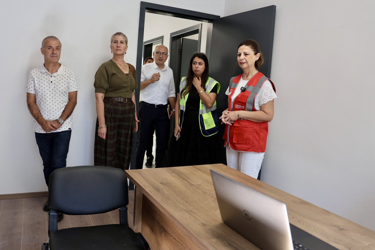 ayseunluce's tweet photo. Şehitlerimizin bizlere emaneti olan kıymetli aileleri ve kahraman gazilerimiz için Büyükpark’ta hizmete sunacağımız sosyal tesisimizi Şarhöyük Muhtarımızla birlikte ziyaret ettik. 

Şehit Aileleri ve Gaziler Koordinasyon Birimimiz ile derneklerin aynı çatı altında hizmet vereceği bu merkezi, Eylül ayında tamamlayarak hizmete açacağız.

Aziz şehitlerimizin emanetine, kahraman gazilerimizin yanında olmaya dün olduğu gibi bugün de yarın da devam edeceğiz. 🇹🇷

@eskisehirbb