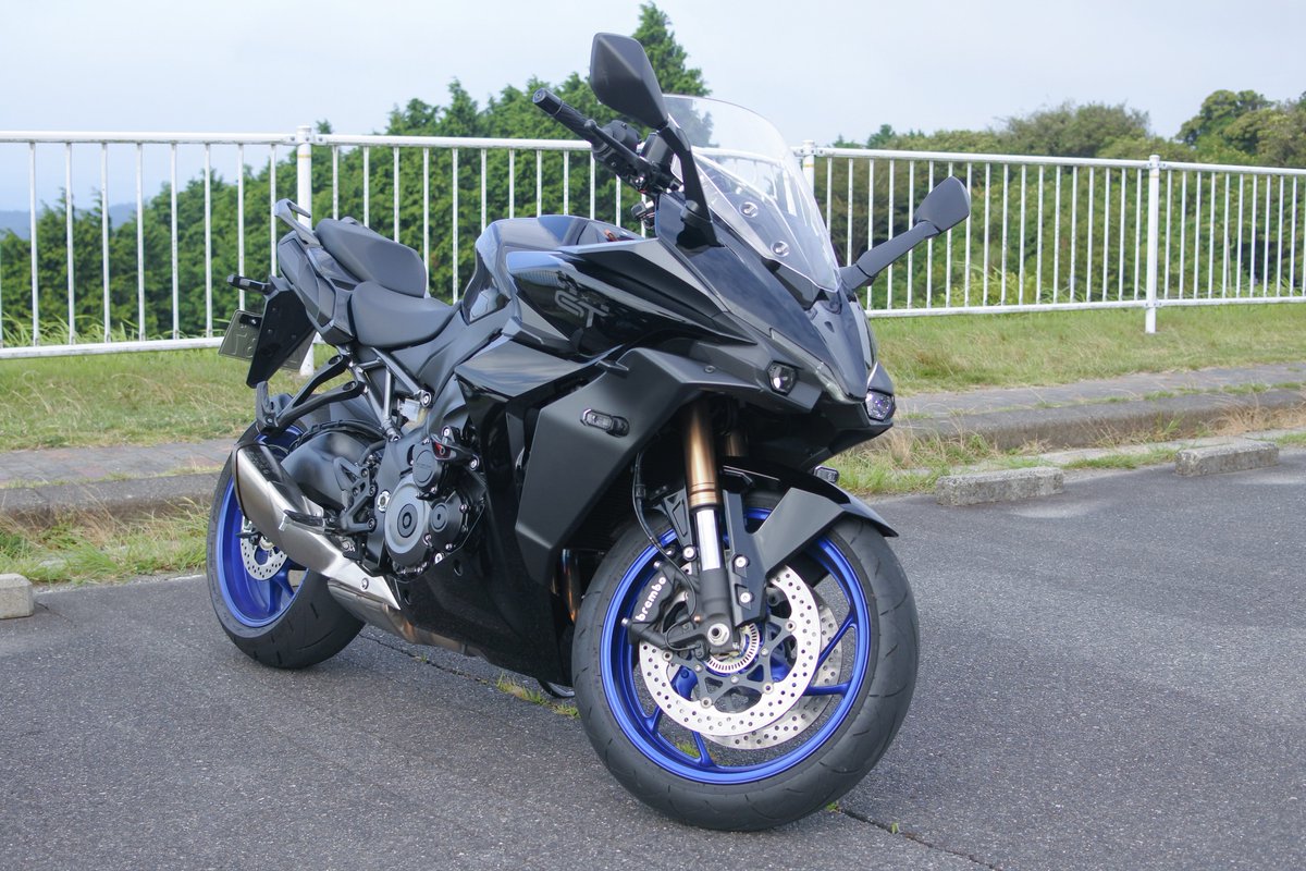Showya_GSXR's tweet photo. 2026/08/02
朝活ライダーさんと朝活ライダー被害者の会(2名)で青山高原へツーリング
朝5時集合で8時半頃には解散するというまさに朝活
でもどのみち暑いので今回はNMAX155で
涼しくなったらGSXR1000で行こう
#NMAX155
#Z400
#GSXS1000GT https://t.co/3tfE8Tzabi