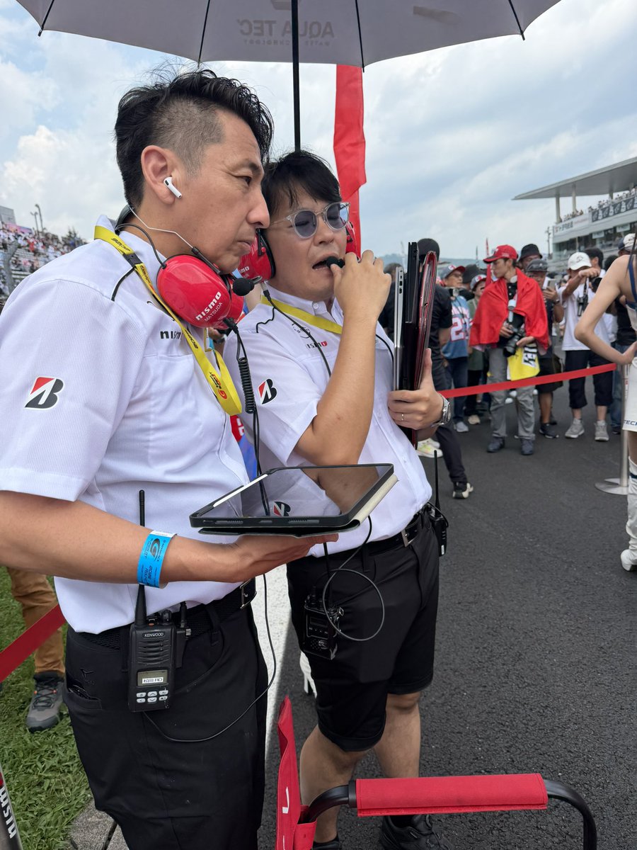 TsugioMatsuda's tweet photo. SUPER GT第4戦富士。
まずは、64号車のイゴール・オオムラ・フラガ選手に大きなけがはなさそうとの発表に安堵しています。
自分も、鈴鹿での事故を経験している事から、宙を舞ったマシンを見てフラッシュバックし、怖かったです。

レース序盤の複数台が絡むアクシデントでマシンは、大きなダメージを受け、スタッフの懸命な修復でコースへ復帰しました。
完走には至りませんでしたが
頑張ってくれた千代選手、高星選手、エンジニアさん、メカさんと共に鈴鹿で巻き返せるように頑張ります💪
ご声援、ありがとうございました。
