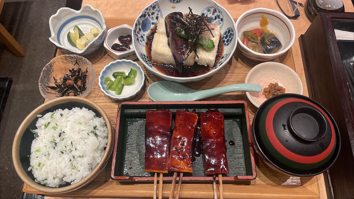 good_prj's tweet photo. 雨☔撤退前に飯 https://t.co/QiYxnHTSh0
