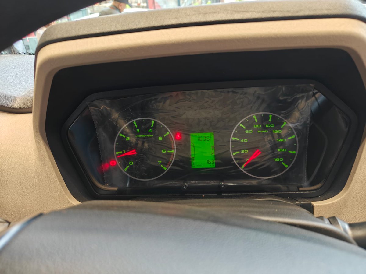MOHSINHAQ's tweet photo. @Sandeepgarg009 @anandmahindra @youth @MahindraRise @NBSMahindra @CJP_for_India @Cockroachisback 
Even after so many follow up Mahindra is not taking responsibility. Jantar Mantar Jana hoga. 163 km used driven car, with Gutka packet and these people have no shame to fix it. https://t.co/f4xmnnh3SU