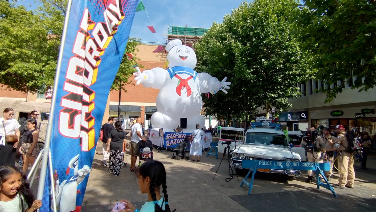 mccarthyest22's tweet photo. This Fire has image like a Dog playing piano. It's from #WildFires  #BBC News earlier. Reminded me of this Wind Filled Giant at Bexleyheath Town Centre POP Super Saturday yesterday. Just a pinhole to deflate it. Even his Party were in Uniform Similar to Firemen's⬇️. #SundayBrunch https://t.co/3VsELnA47V