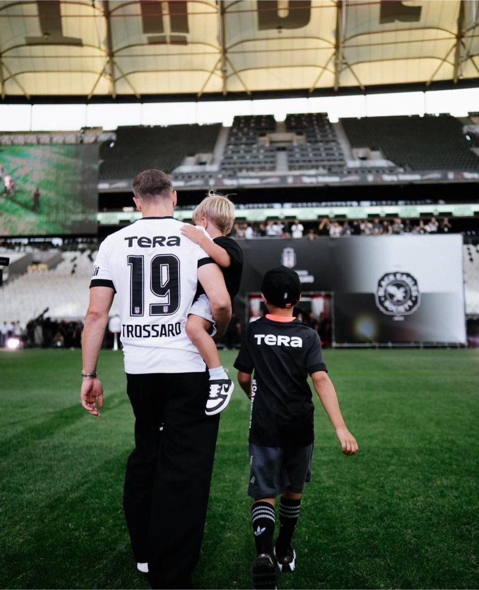 FutbolXTRt's tweet photo. Leandro Trossard'ın paylaşımı: "Şimdi yeniden işe dönme zamanı." https://t.co/l6mgP9lKe8
