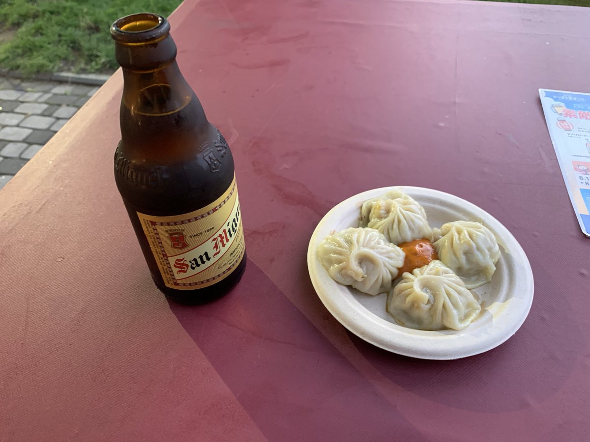takeumagame's tweet photo. フィリピンのビール　ネパールのモモ https://t.co/w9tAS84XFT