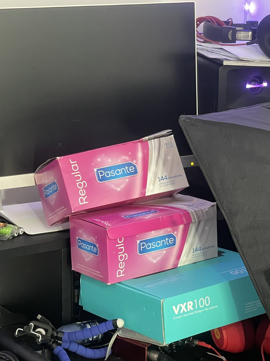suicidalbra1n's tweet photo. I’ve never seen someone own two boxes of condoms in my life…..that’s 288 right there. https://t.co/c4btkYvT4v