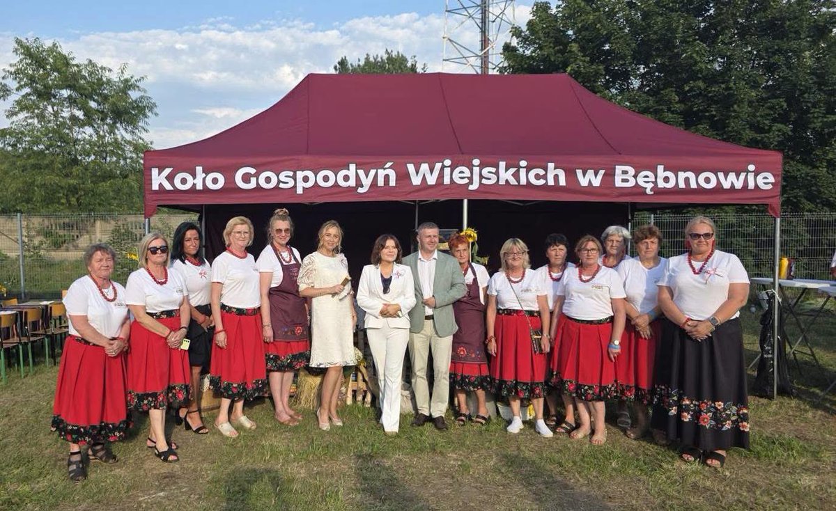 AnnaMKrupka's tweet photo. Wspaniale było spotkać się 🤝🏻z mieszkańcami podczas Dni Miasta i Gminy #Gowarczów. Dziękuję za wszystkie serdeczne rozmowy, uśmiechy i wspólnie spędzony czas. Takie wydarzenia pokazują, jak wiele energii i siły jest w lokalnej społeczności. ❤️

Dziękuję Gowarczowowi za tak ciepłe przyjęcie i do zobaczenia na kolejnych wydarzeniach! 🇵🇱