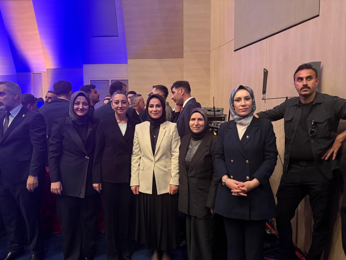 SedaBatal_24's tweet photo. Güçlü liderlik, büyük hedefler ve Türkiye Yüzyılı vizyonu…

Sayın Cumhurbaşkanımız Recep Tayyip Erdoğan’ın liderliğinde ülkemize hizmet yolunda atılan her adım, bizlere daha büyük bir sorumluluk ve daha güçlü bir motivasyon veriyor.

Bu anlamlı anın bir parçası olmaktan büyük bir onur ve gurur duydum.

Rabbim, Sayın Cumhurbaşkanımıza sağlık, güç ve kuvvet versin. Türkiye’nin yarınları için durmadan, yorulmadan çalışmaya devam edeceğiz.

🇹🇷 Liderimizin izinde, milletimizin hizmetindeyiz.

@RTErdogan