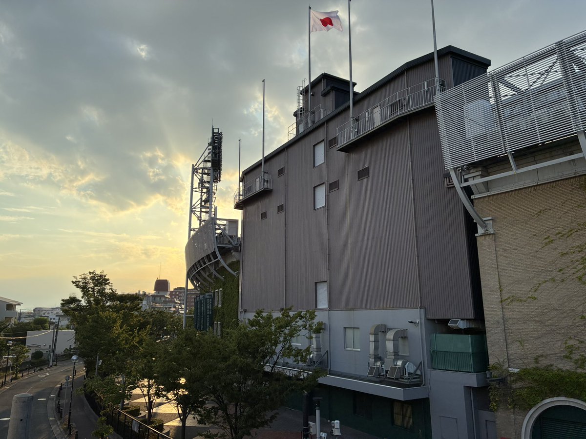 senna0726's tweet photo. 夕暮れの甲子園球場🌇

夏の甲子園開幕まで、あと3日⚾️

#第108回全国高等学校野球選手権大会 https://t.co/nuwfTGIpni