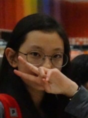 cakedegg's tweet photo. how has haerin kept the same hairstyle from kindergarten all the way to her teenage years https://t.co/TRDLxUchTe