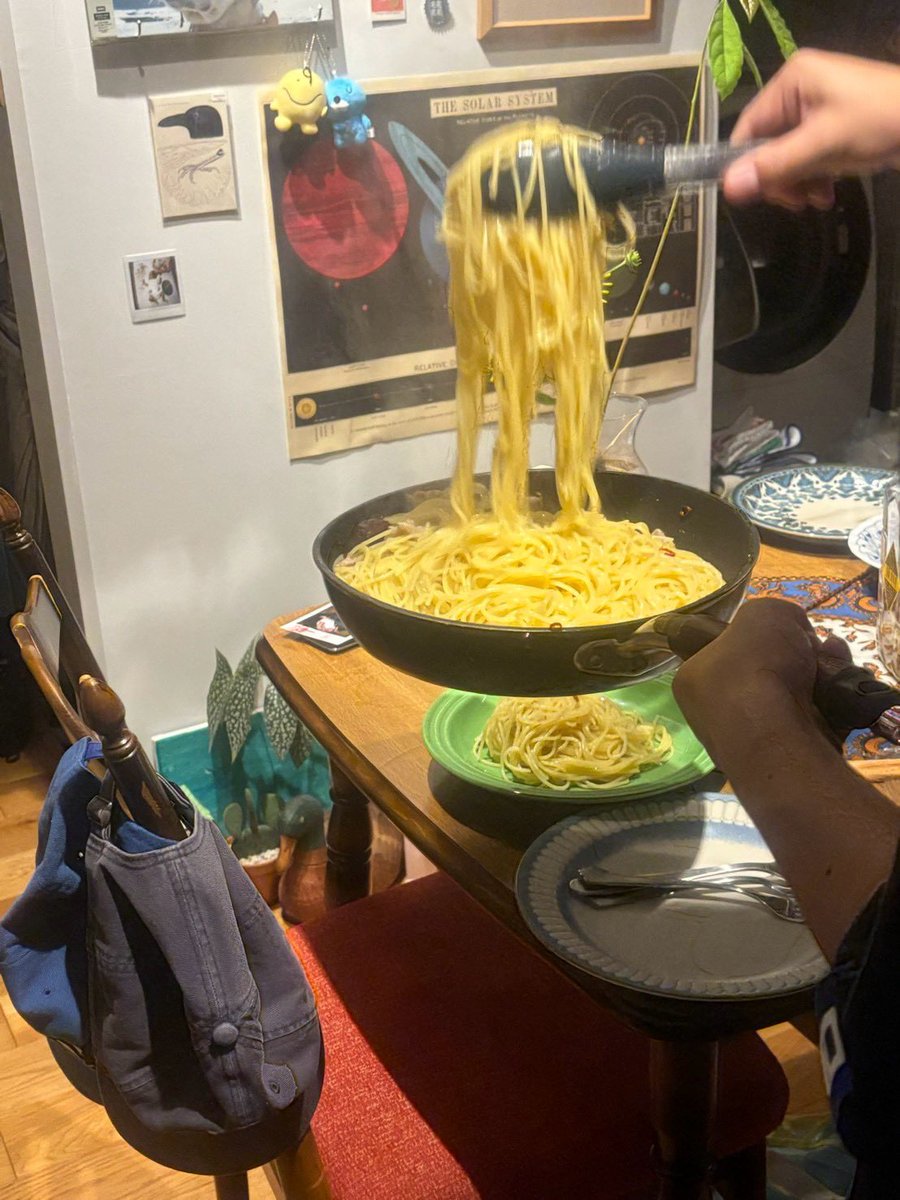 srkn_kawaii's tweet photo. 鎌倉で高いくせに2分で食い終わる量のパスタ出されて怒ってた友達に信じられない量のパスタを提供 https://t.co/xuR8hhagtz