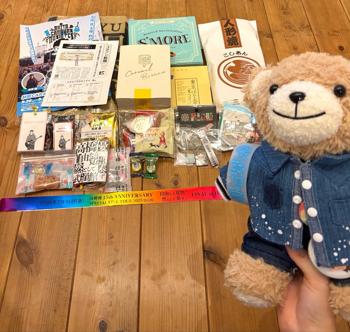 yu_ythha628's tweet photo. こんばんは。

無事、帰ってきました。ただいま。

今回のライブで頂いた物達とグッズ達とお土産達です。

ありがたく、いただきます☺️

これにて、東京の遠征、無事に終了致しました。 https://t.co/wr2O1ooCKp