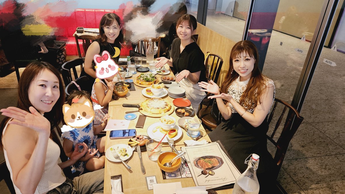 Mar1eMar1ka's tweet photo. 池袋にて！

えりーさん
あず
梨乃
まりえ

古の？ＭＣ仲間で集合しました～❤️
あーでもない、こーでもないと言いながら、差し入れに添えるお手紙を書くだけでなんか楽しかった😂❤️ https://t.co/g90cndmpXo
